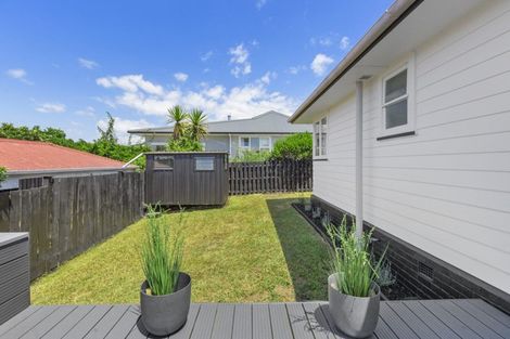 Photo of property in 32 Neil Avenue, Te Atatu Peninsula, Auckland, 0610