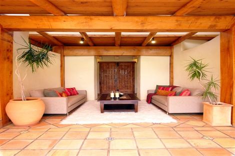 Photo of property in 9 Laingrange Place, Laingholm, Auckland, 0604