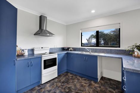 Photo of property in 25 Longfellow Road, Opunake, 4616