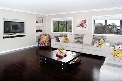 Photo of property in 2 Bellbird Rise, Murrays Bay, Auckland, 0630