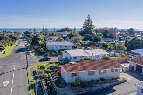 Photo of property in 56 Toi Street, Otaki Beach, Otaki, 5512