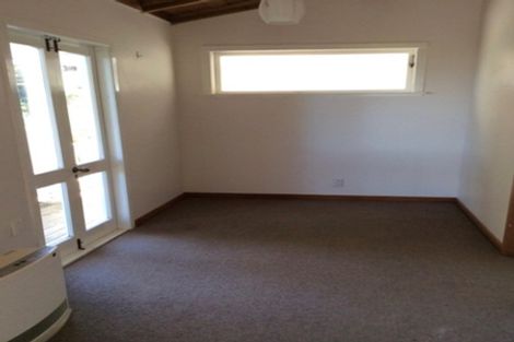 Photo of property in 29 Island Bay Road, Beach Haven, Auckland, 0626