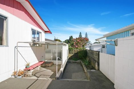 Photo of property in 14 Huatoki Street, Vogeltown, New Plymouth, 4310