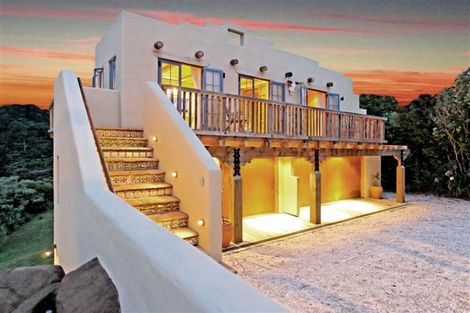 Photo of property in 9 Laingrange Place, Laingholm, Auckland, 0604