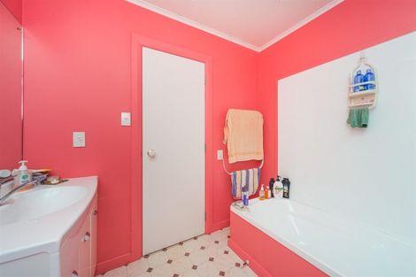 Photo of property in 2 Dalrymple Place, Marton, 4710