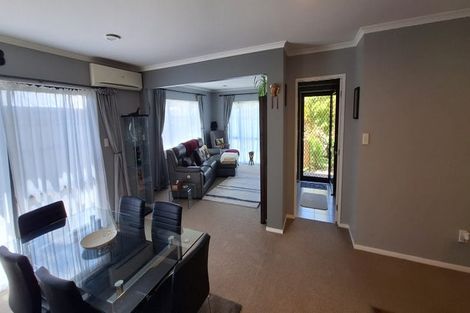 Photo of property in 22 Aragon Grove, Kingsley Heights, Upper Hutt, 5018