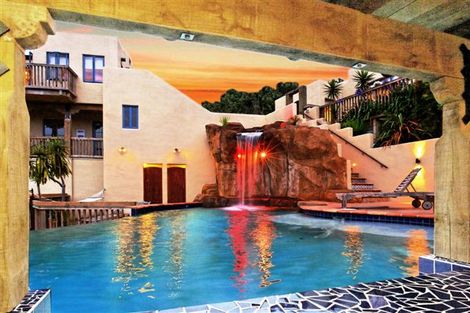 Photo of property in 9 Laingrange Place, Laingholm, Auckland, 0604