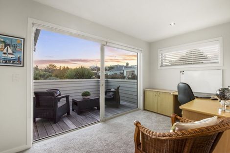 Photo of property in 1/11 Pullum Street, Birkenhead, Auckland, 0626