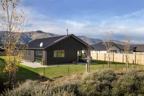 Photo of property in 5 Edna Lane, Lake Hawea, Wanaka, 9382