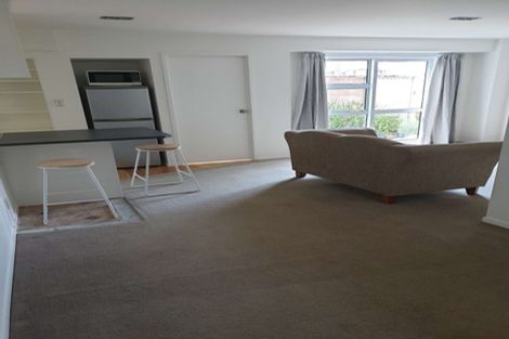 Photo of property in 32 Athena Drive, Totara Vale, Auckland, 0629