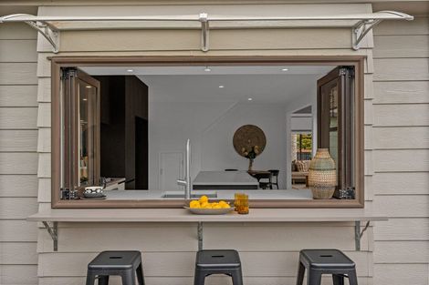 Photo of property in 12 Cleve Road, Green Bay, Auckland, 0604