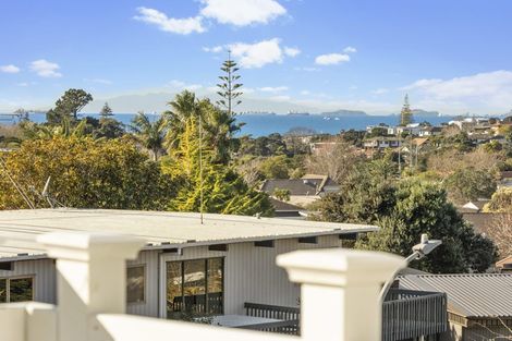 Photo of property in 2/5 Manaia Place, Mairangi Bay, Auckland, 0630