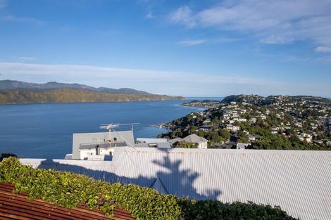 Photo of property in 174 Nevay Road, Karaka Bays, Wellington, 6022