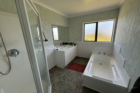 Photo of property in 125 Ruapehu Drive, Fitzherbert, Palmerston North, 4410