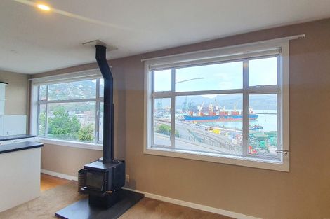 Photo of property in 2 Hawkhurst Road, Lyttelton, 8082