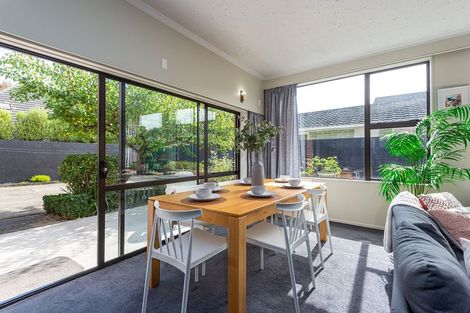 Photo of property in 327 Avonhead Road, Avonhead, Christchurch, 8042