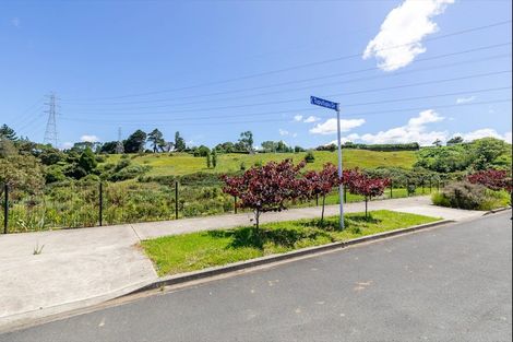 Photo of property in 12 Tuputupu Drive, Kumeu, 0810