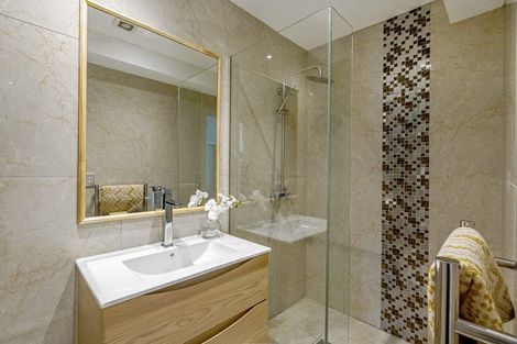 Photo of property in 17 Limmer Place, Browns Bay, Auckland, 0632