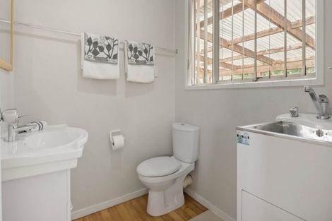 Photo of property in 1/10 Mcquoid Place, Glenfield, Auckland, 0629