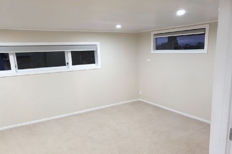 Photo of property in 8 Peter Terrace, Castor Bay, Auckland, 0620