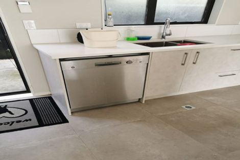 Photo of property in 4/30 West Coast Road, Glen Eden, Auckland, 0602