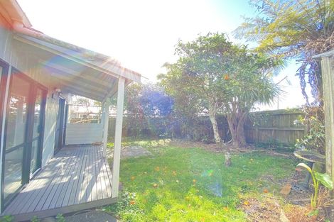 Photo of property in 2/25a Balmain Road, Birkenhead, Auckland, 0626