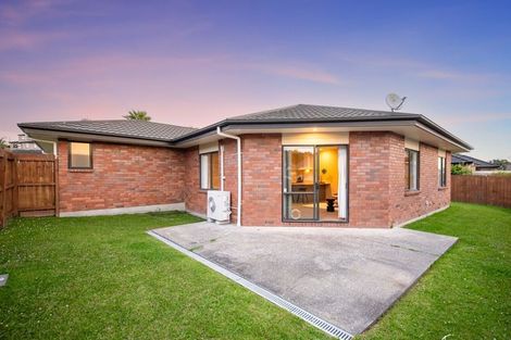 Photo of property in 11 Sunvista Avenue, Oteha, Auckland, 0632