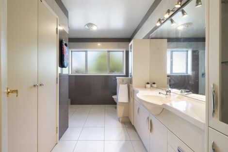 Photo of property in 98 Polson Hill Drive, Aokautere, Palmerston North, 4471