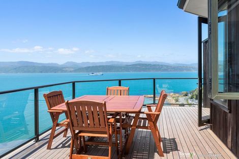 Photo of property in 20 Napier Street, Karaka Bays, Wellington, 6022