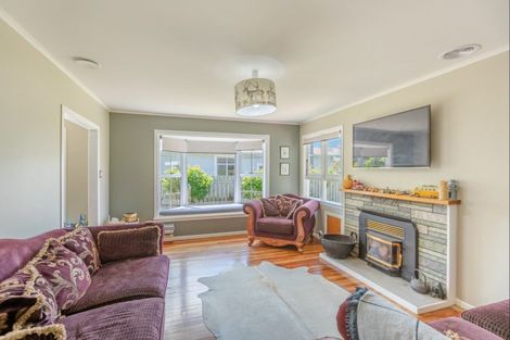 Photo of property in 4 Waverley Street, Waipawa, 4210