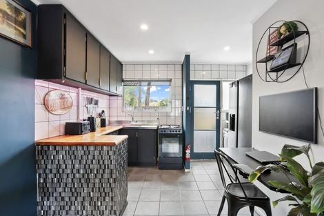 Photo of property in 2/22c Evans Road, Glen Eden, Auckland, 0602