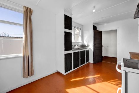 Photo of property in 2 Waihi Road, Hawera, 4610