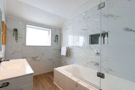 Photo of property in 14 Kahu Close, Orewa, 0931