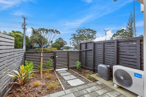 Photo of property in 2/472 West Coast Road, Glen Eden, Auckland, 0602