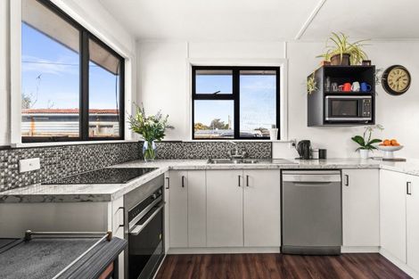 Photo of property in 530 Main North Road, Bay View, Napier, 4104
