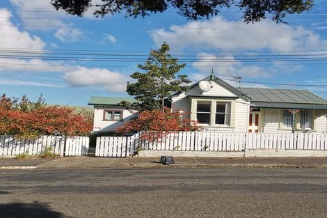 Photo of property in 21 Church Street, Waipawa, 4210