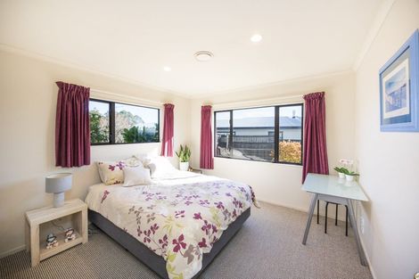 Photo of property in 111 Ruapehu Drive, Fitzherbert, Palmerston North, 4410