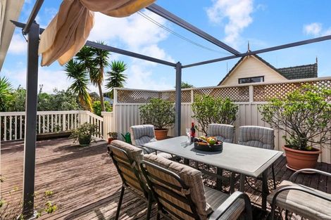 Photo of property in 16 Hayes Place, Half Moon Bay, Auckland, 2012