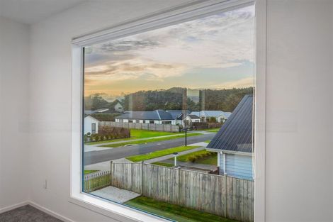 Photo of property in 12 Len Ireland Drive, Kumeu, 0810