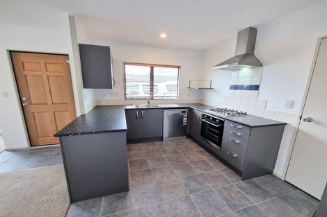 Photo of property in 3/520 Don Buck Road, Westgate, Auckland, 0614