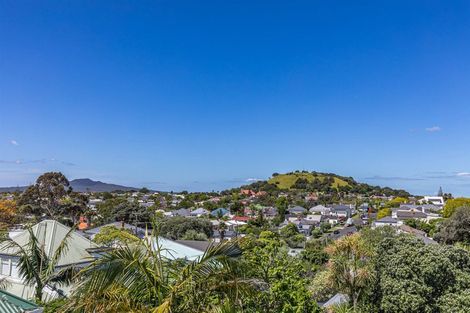 Photo of property in 4 William Bond Street, Stanley Point, Auckland, 0624