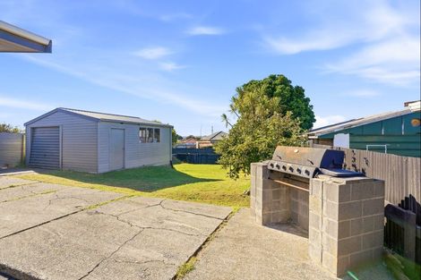 Photo of property in 27 Cross Street, Castlecliff, Whanganui, 4501
