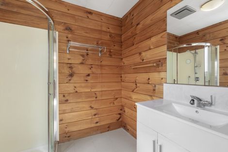 Photo of property in 2/33 Woodstock Road, Forrest Hill, Auckland, 0620