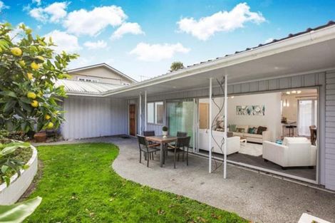 Photo of property in 132 Mountain Road, Henderson Valley, Auckland, 0612