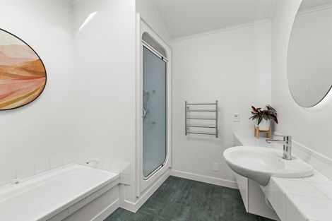 Photo of property in 21 Busby Hill, Havelock North, 4130