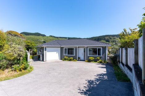 Photo of property in 10 Larsen Crescent, Tawa, Wellington, 5028