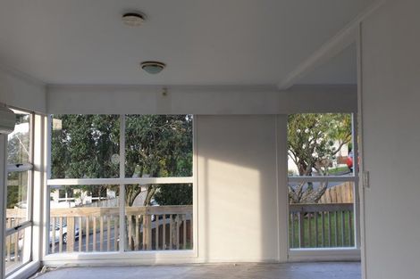 Photo of property in 5 Nor'east Drive, Northcross, Auckland, 0632