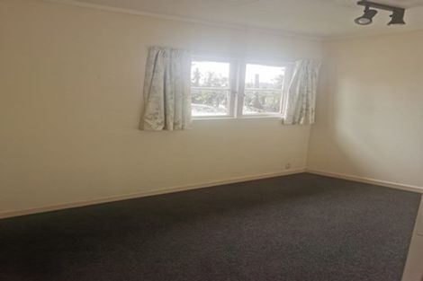 Photo of property in 244 Boord Crescent, Kumeu, 0891
