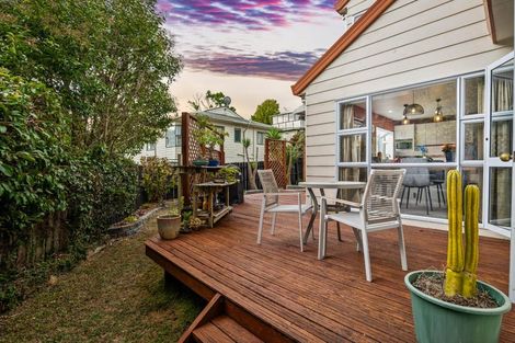 Photo of property in 2/26 Beaudine Avenue, Glenfield, Auckland, 0629