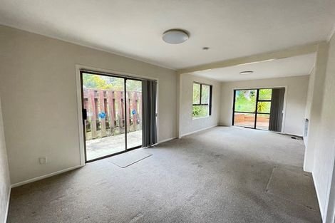 Photo of property in 90 Cliff View Drive, Green Bay, Auckland, 0604